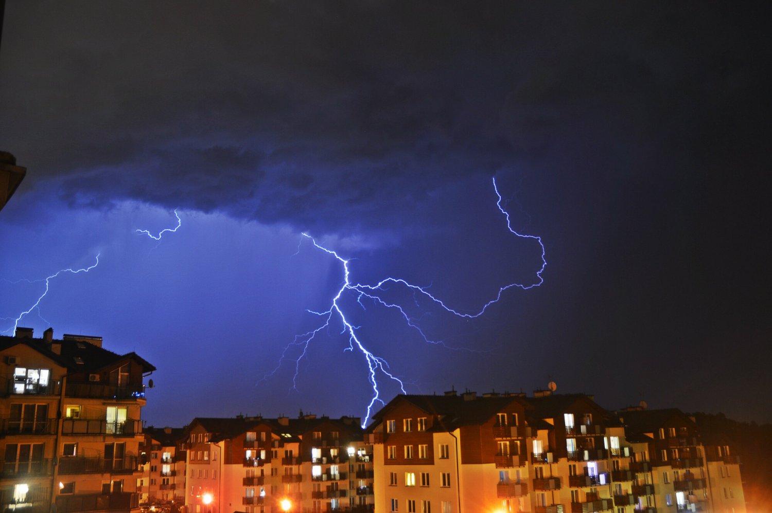 Weekend szykuje się pod znakiem burz, silnych wiatrów i ulew