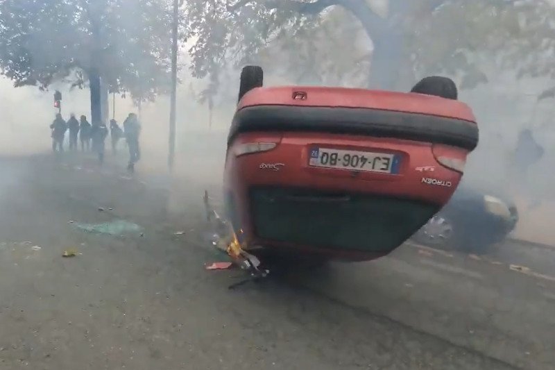 W Paryżu wznowiono protest "Żółtych kamizelek".