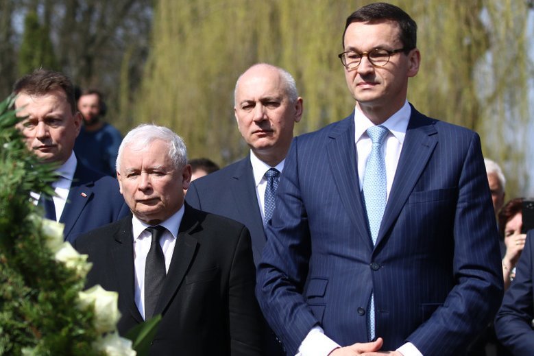 Mateusz Morawiecki wygrywa w sondażu. Większość badanych chce, żeby jak najszybciej zastąpił prezesa Kaczyńskiego na stanowisku lidera PIS.