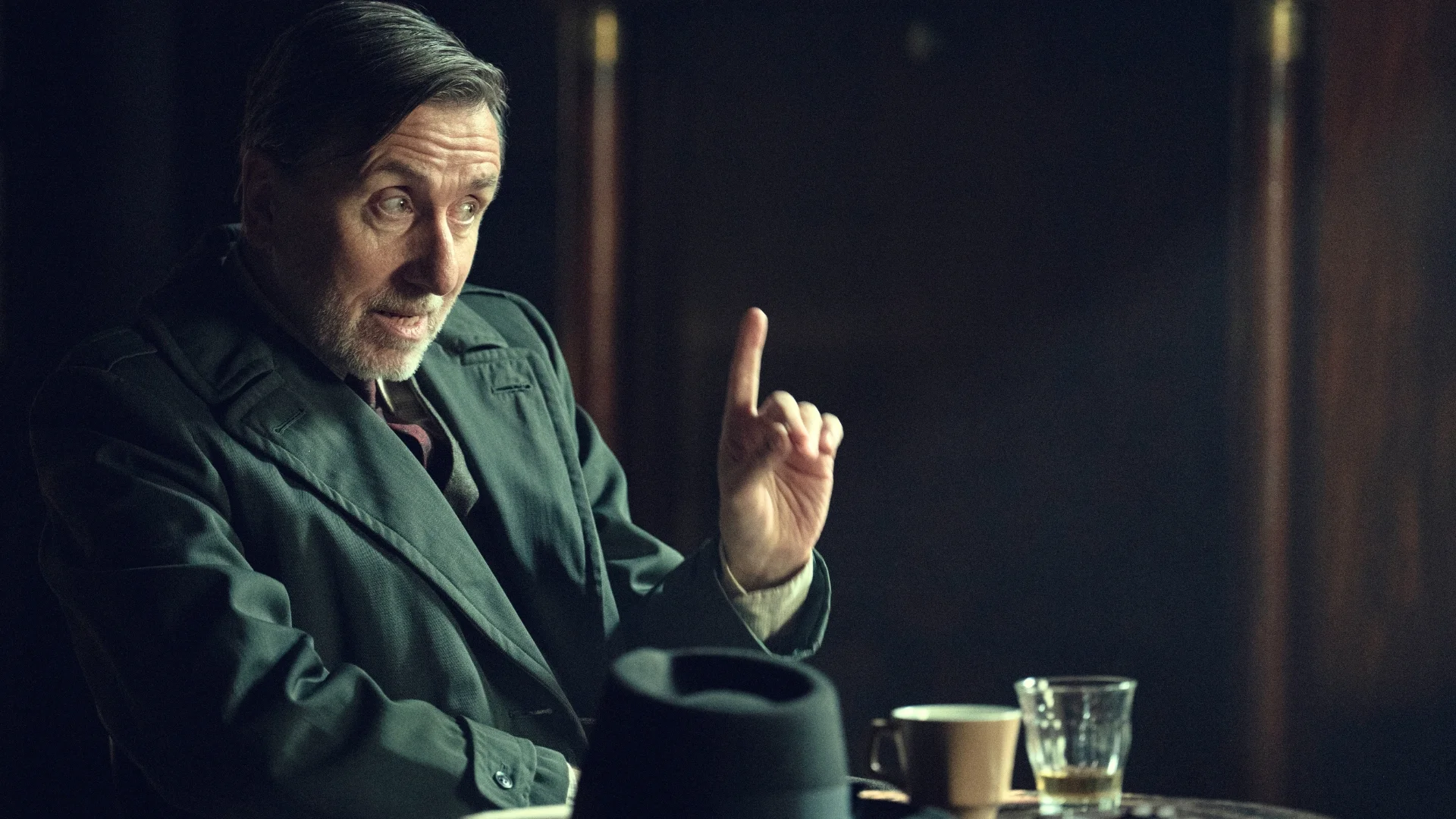Tim Roth jako John Beckett w filmie "Peaky Blinders: Nieśmiertelny"
