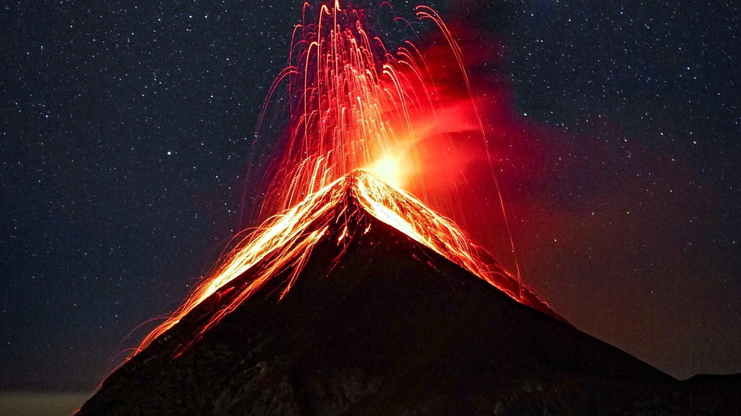 Erupcja wulkanu miała miejsce w piątek na Islandii. Islandyczycy uchwycili niesamowite zjawisko. (zdjęcie ilustracyjne)
