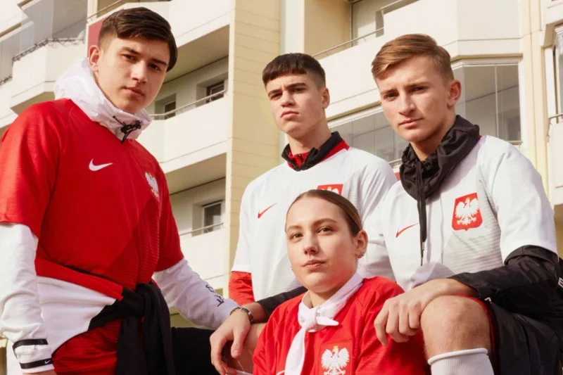 "Soviet chic" to stylistyka, która wielokrotnie wykorzystywana była przez artystów i największe domy mody