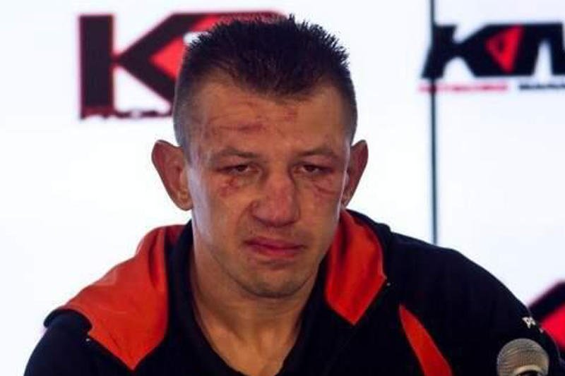 Tomasz Adamek to "jedynka" Solidarnej Polski na Śląsku. Internauci kopiują to zdjęcie i śmieją się, że to "nowa twarz" tej partii