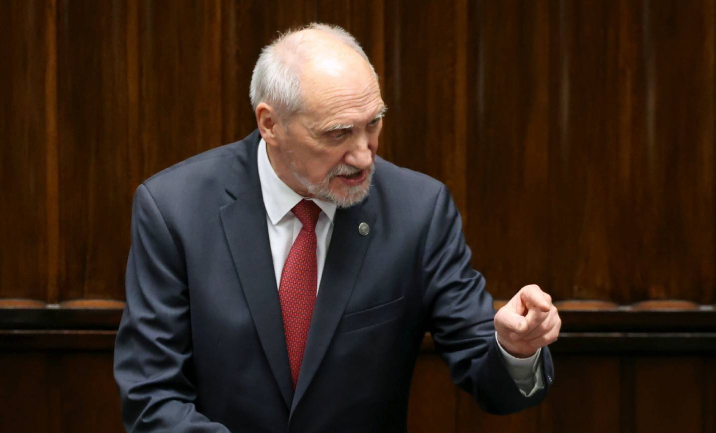 Komisja smoleńska zlikwidowana. Macierewicz wściekły