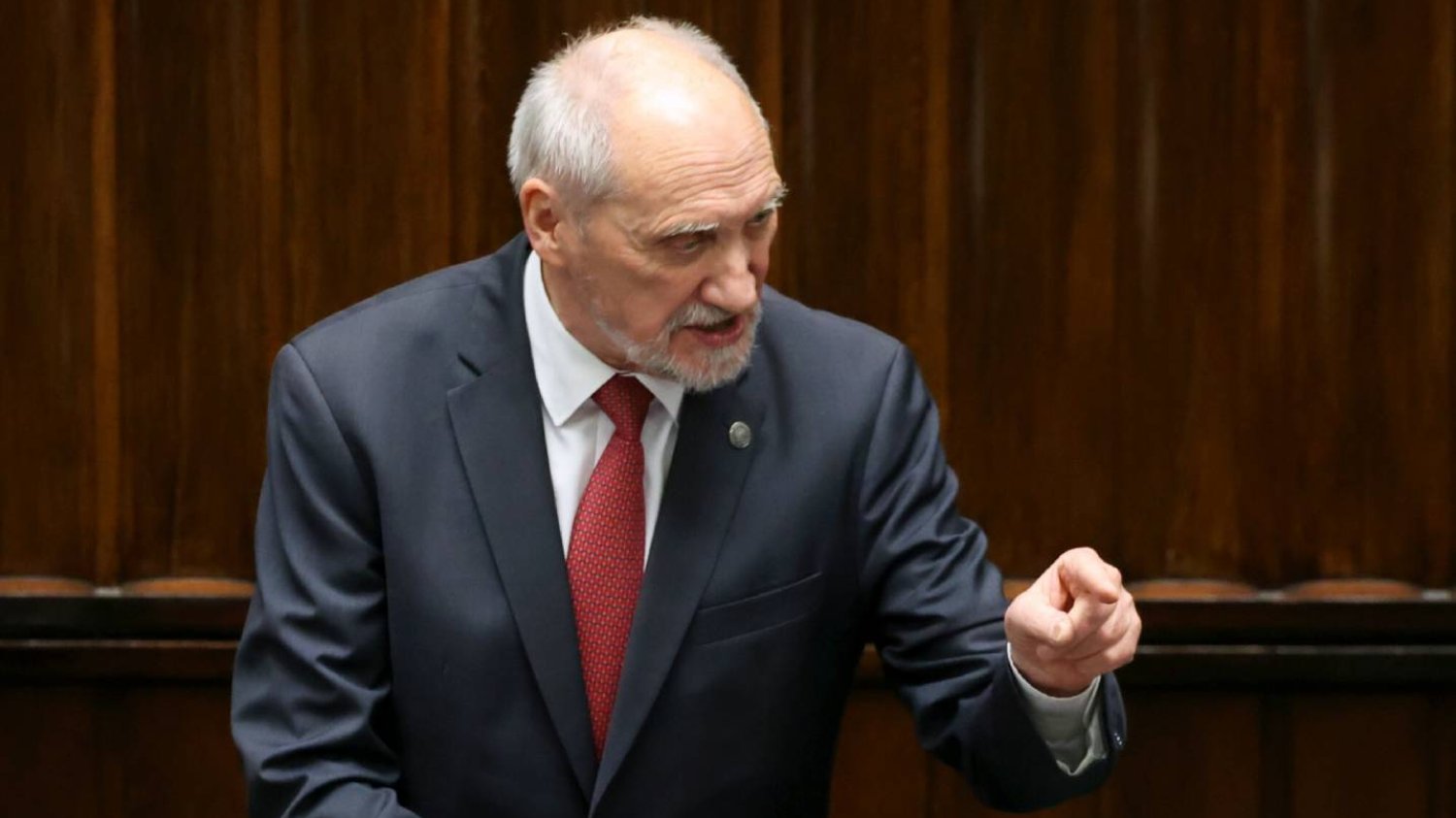 Komisja smoleńska zlikwidowana. Macierewicz wściekły