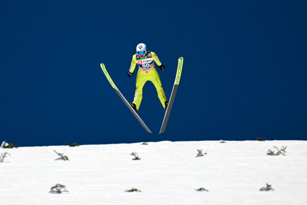 Kamil Stoch nieudany sezon kończy z rekordem świata, nikt nie oddał więcej skoków poza dwusetny metr