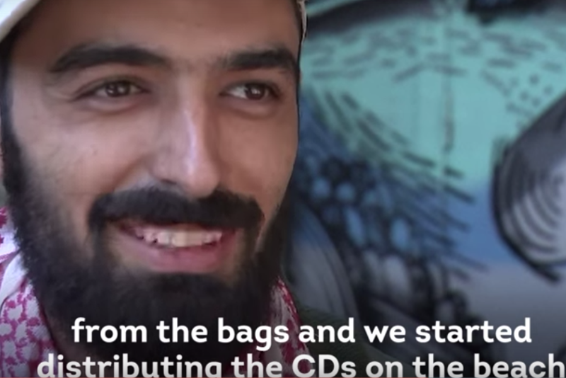 Syryjscy muzycy wyprzedali gitary i na pontonie wyruszyli do Europy.