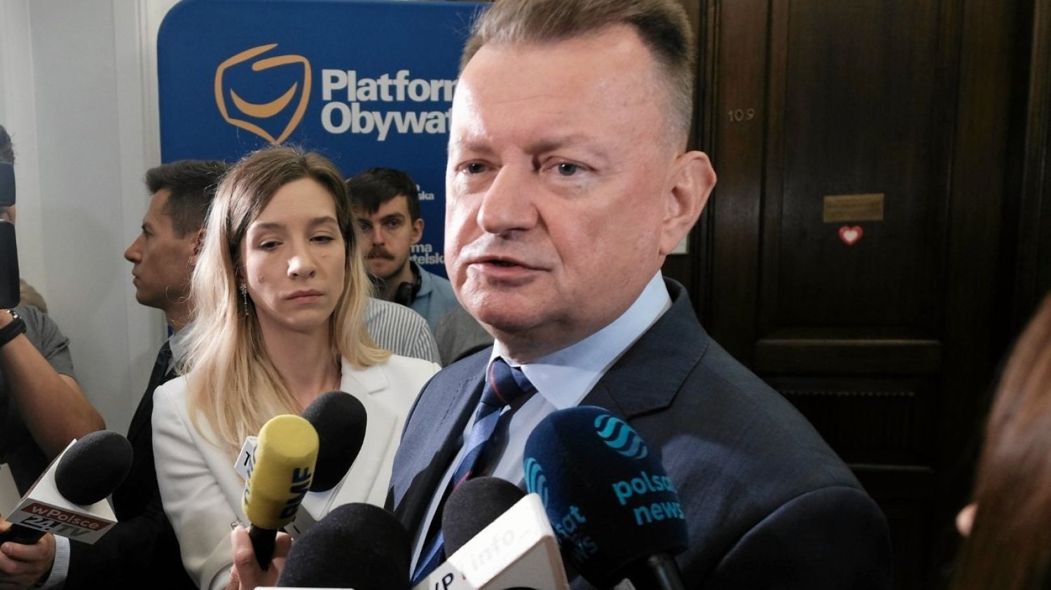Prokuratura wydała komunikat ws. Błaszczaka "Poważna szkoda dla Polski". Akt oskarżenia przeciw Błaszczakowi. Prokuratura: "szkoda dla Polski".