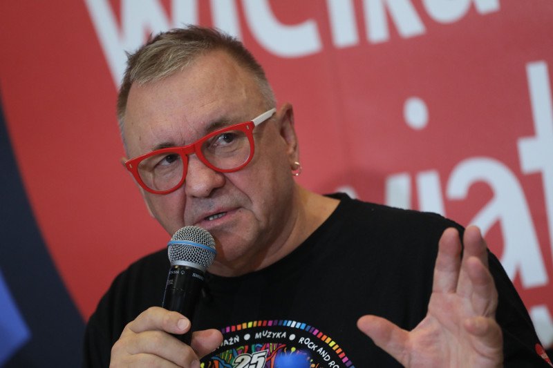 Jerzy Owsiak zakpił sobie z lotów Marka Kuchcińskiego.