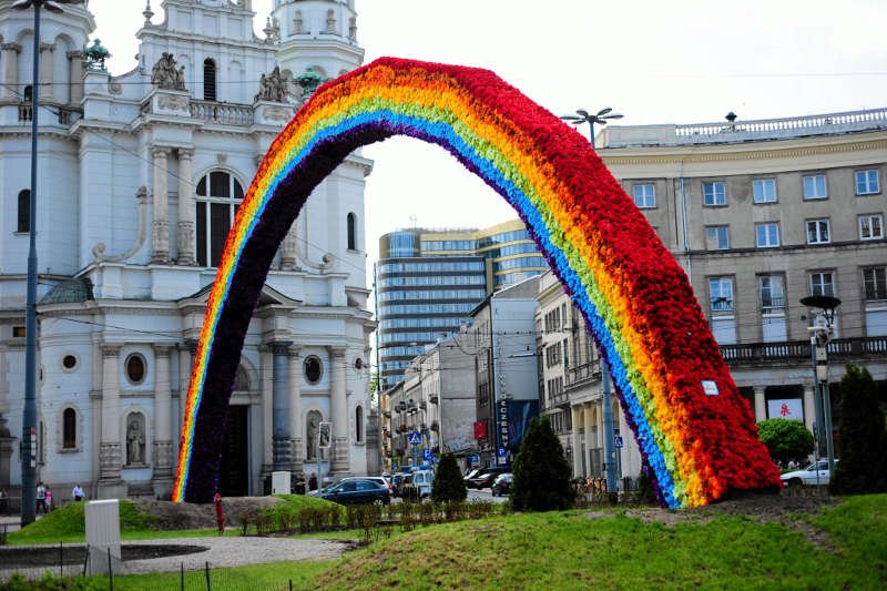 Tęcza na pl. Zbawiciela znowu została podpalona. Przez dwóch pijanych mężczyzn