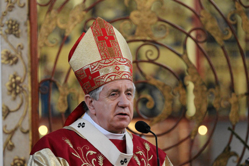 Abp Dzięga potępia wszystkich, którzy poparli ustawę o in vitro.