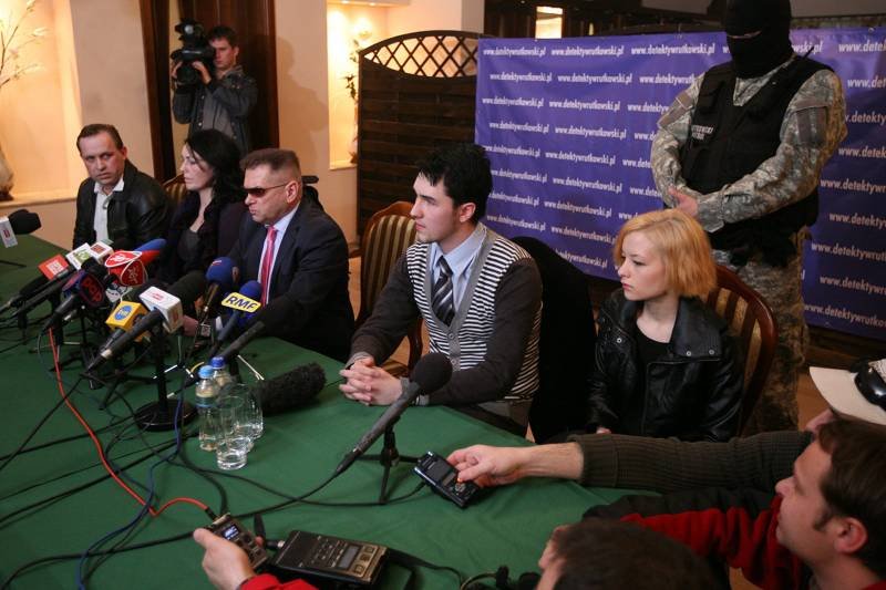 Krzysztof Rutkowski i małżeństwo Waśniewskich na konferencji prasowej