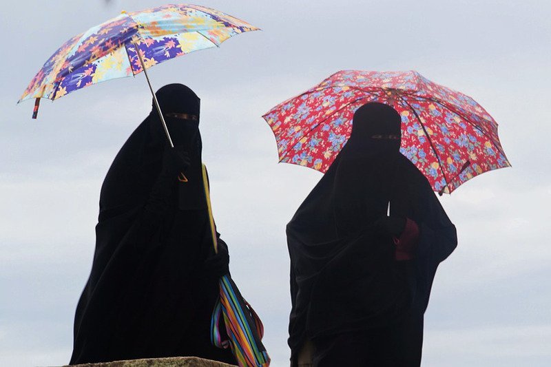 Skandal rasistowski w Legnicy. KObieta domagała się usunięcia z autobusu ubranej w burkę kobiety , bo z powodu jej stroju czuła się zagrożona.