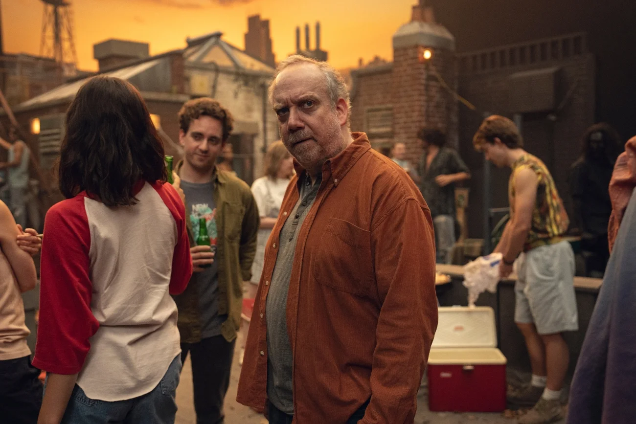 Paul Giamatti w odcinku "In Memoriam" 7. sezonu serialu "Czarne lustro"
