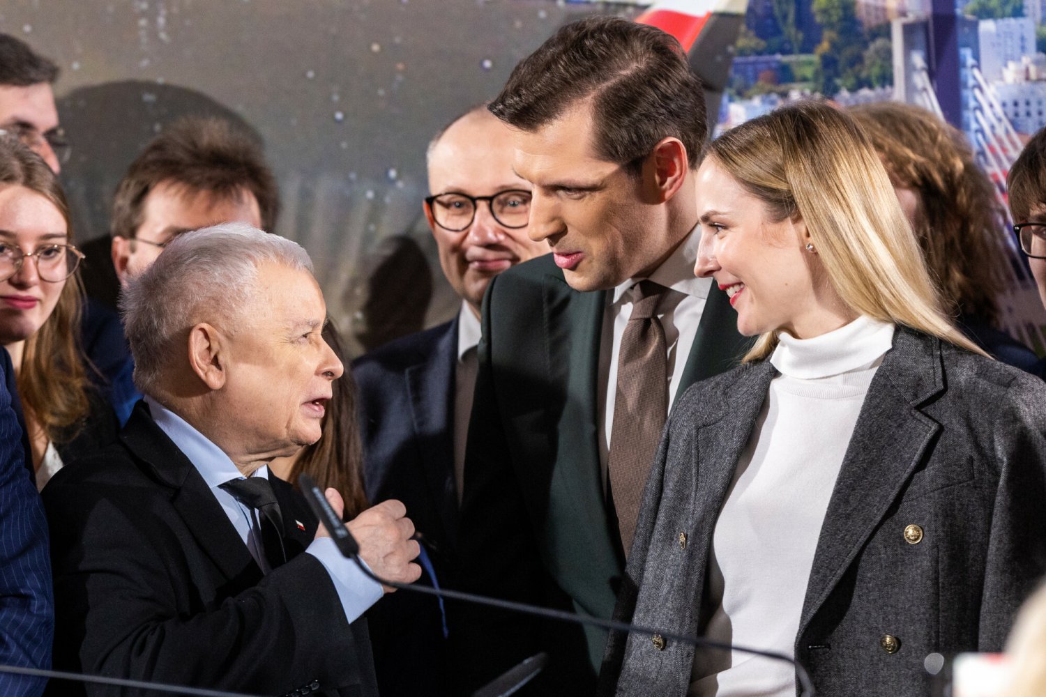 Na zdjęciu Tobiasz Bocheński wraz z małżonką przed prezesem PiS Jarosławem Kaczyńskim.