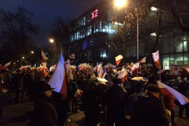 Pod Agorą zebrał się pokaźny tłum.