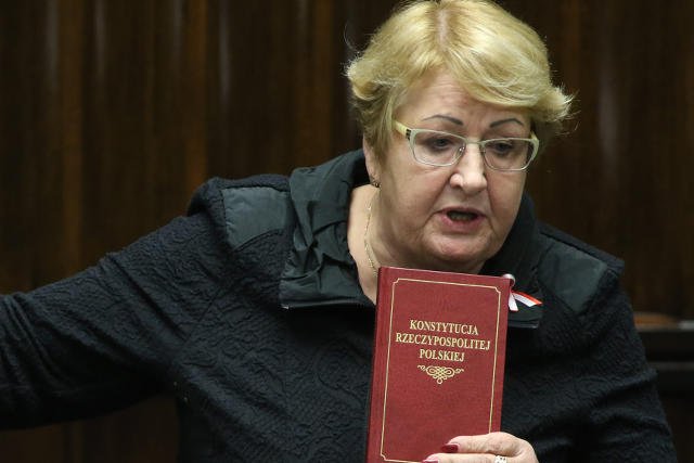 Henryka Krzywonos podczas glosowania nad wyborem pieciu sedziow Trybunalu Konstytucyjnego
