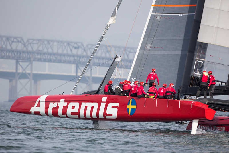 Jacht AC72 podczas treningów.