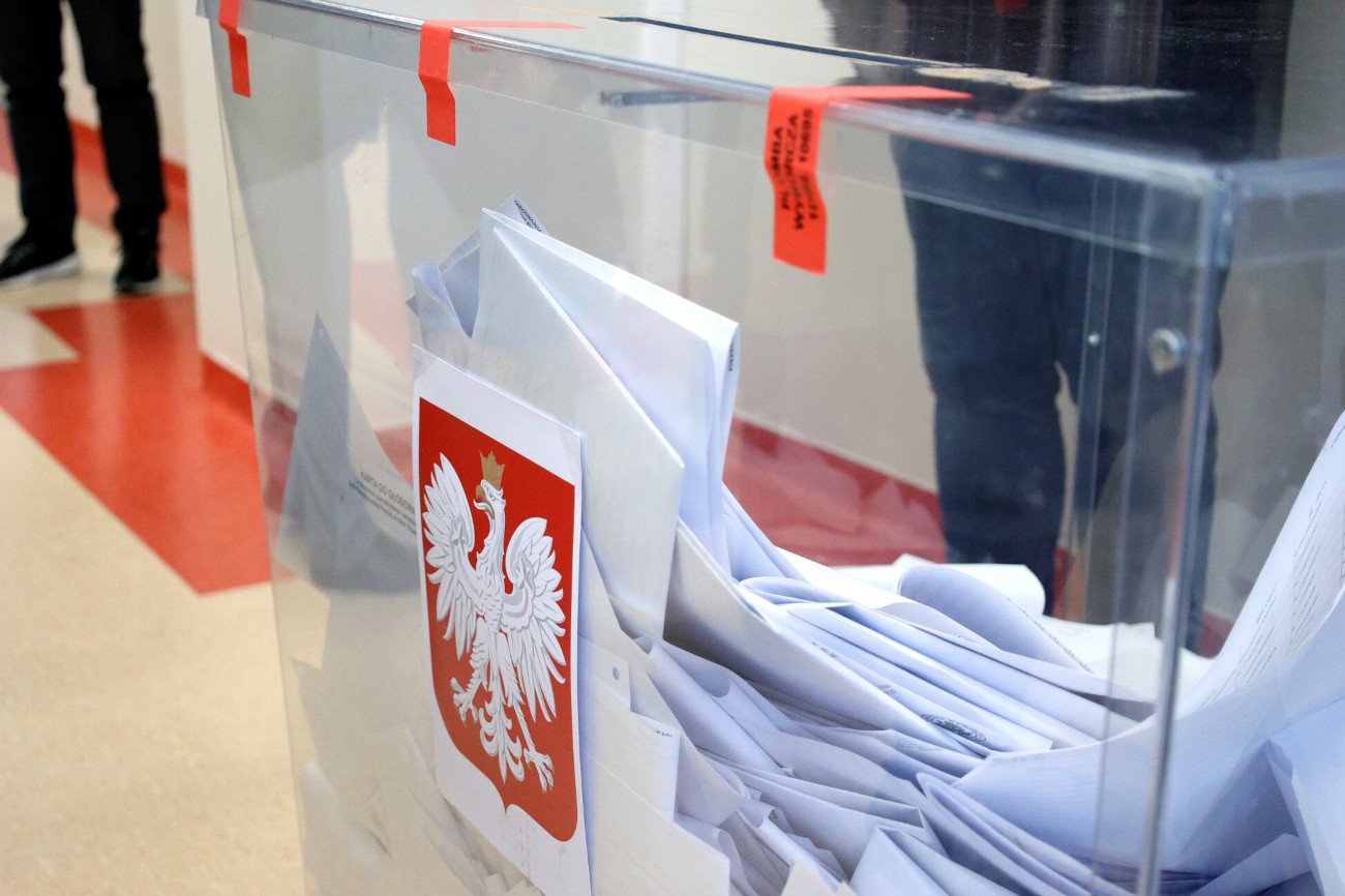 Kto może wygrać wybory samorządowe? Sondaż pokazał lidera.