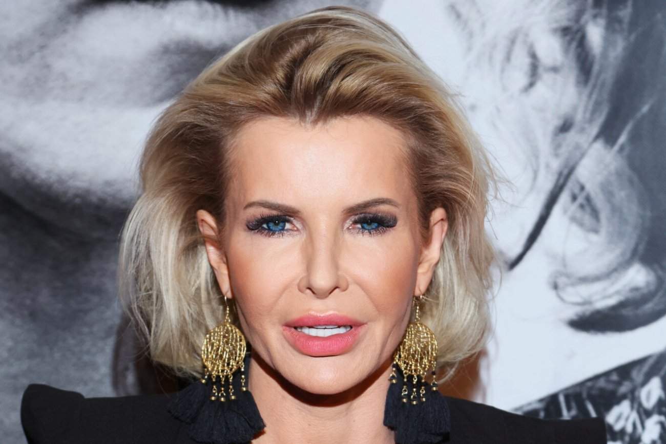 Joanna Racewicz w 12 rocznicę śmierci męża. Ściągnęła wieńce od rządzących