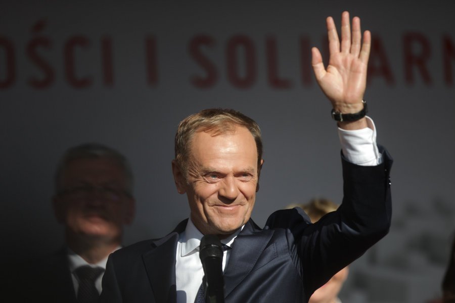 Donald Tusk zrezygnował z udziału w wyborach prezydenckich. Z sondażu prezydenckiego IBRiS dla Wirtualnej Polski wynika, że jego decyzja była słuszna.
