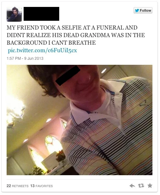 "Selfie" z trumną dziadka w tle.