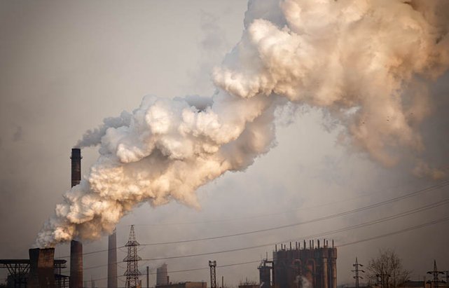 W Krakowie zakazali paleniem w piecach węglem