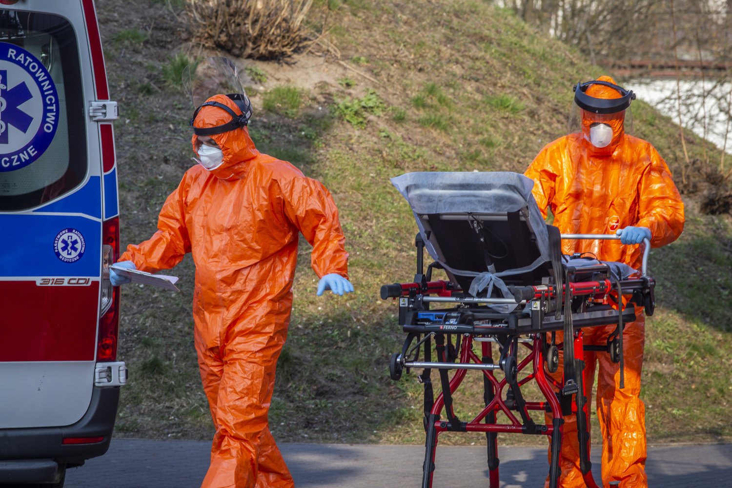 Według prod. Horbana w Polsce jest 50 tysięcy zakażonych koronawirusem