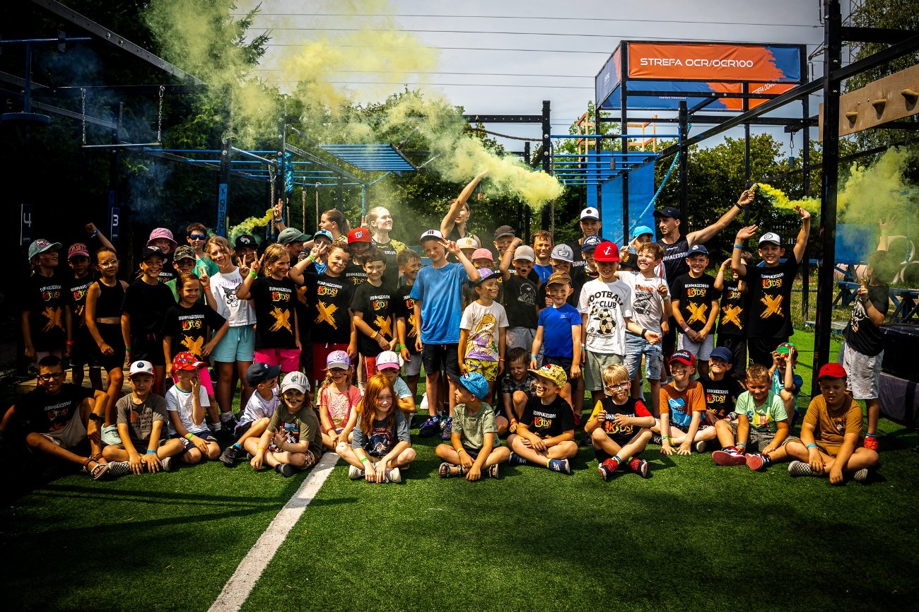 Półkolonie Runmageddon Kids to tygodniowy program wakacyjny dla dzieci w wieku od 6 do 12 lat, nastawiony na rozwijanie ich umiejętności fizycznych, społecznych i emocjonalnych, głównie poprzez serię zorganizowanych aktywności na świeżym powietrzu.