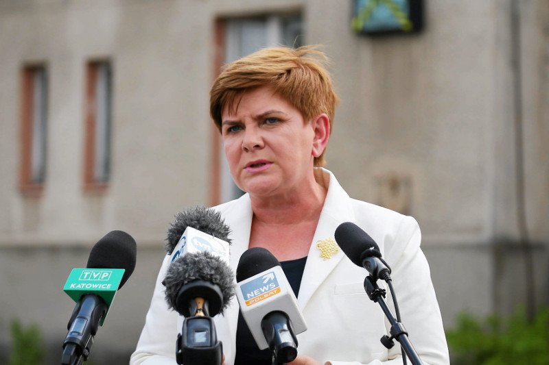 Beata Szydło atakuje PO za nieskuteczna jej zdaniem politykę prorodzinną.