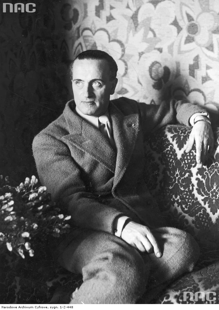 Antoni Cierplikowski w swoim warszawskim mieszkaniu, 1935.