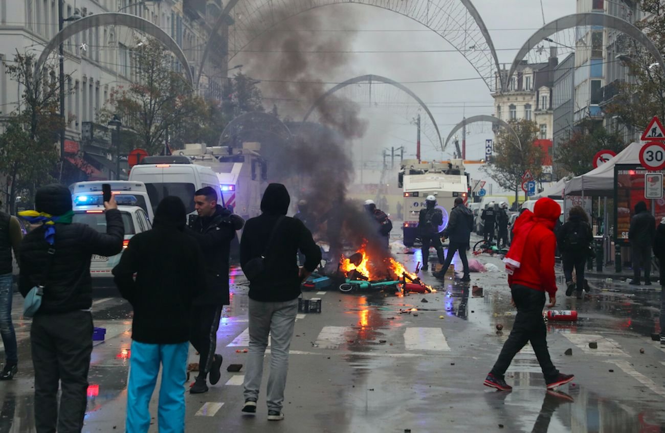 Belgijskie zamieszki po meczu Maroko-Belgia dotarły do Holandii.