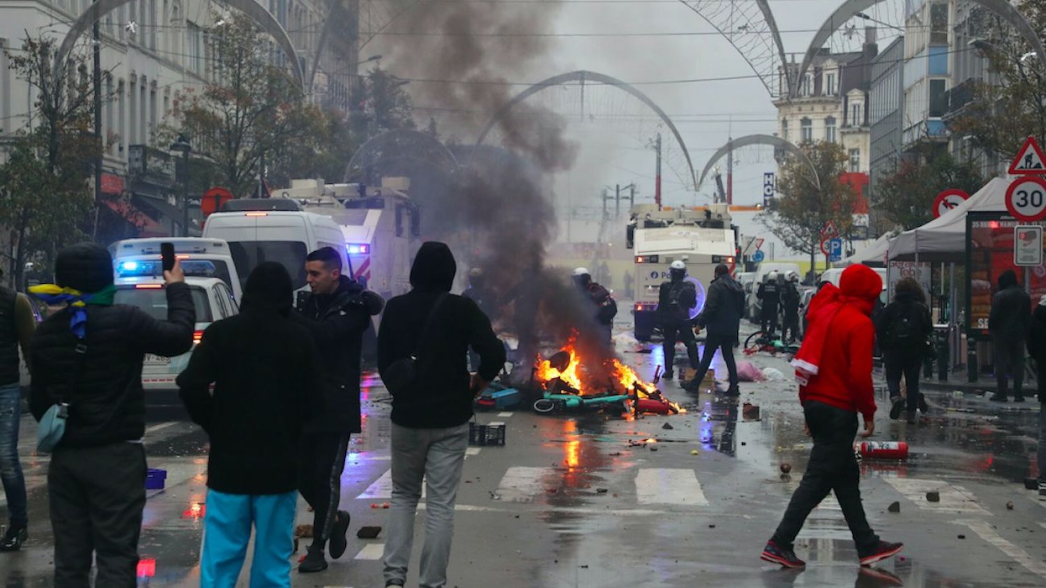 Belgijskie zamieszki po meczu Maroko-Belgia dotarły do Holandii.