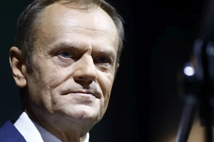 Donald Tusk uważa ewentualne weto rządu PiS wobec budżetu UE za szantaż. "Kończy się polityka ustępstw" – napisał.