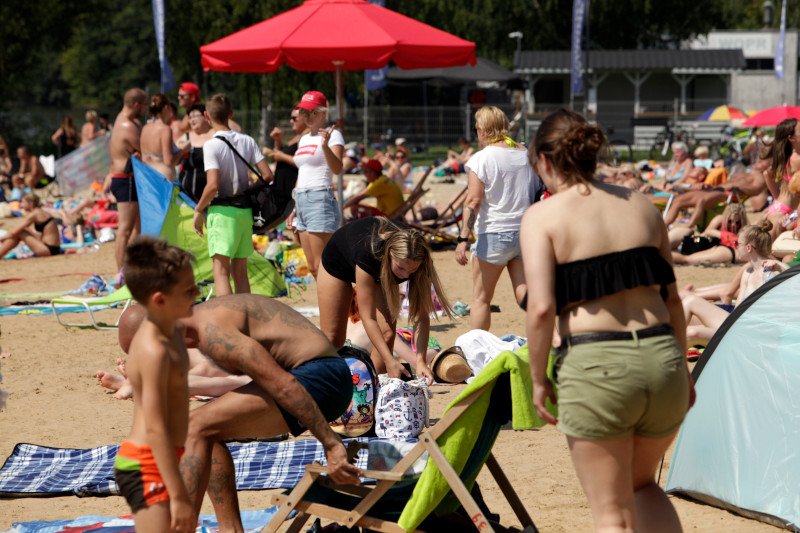 W przypadku ostrzeżenia IMGW pierwszego stopnia zaleca się unikanie pełnego słońca i niewychodzenie z domu bez potrzeby.