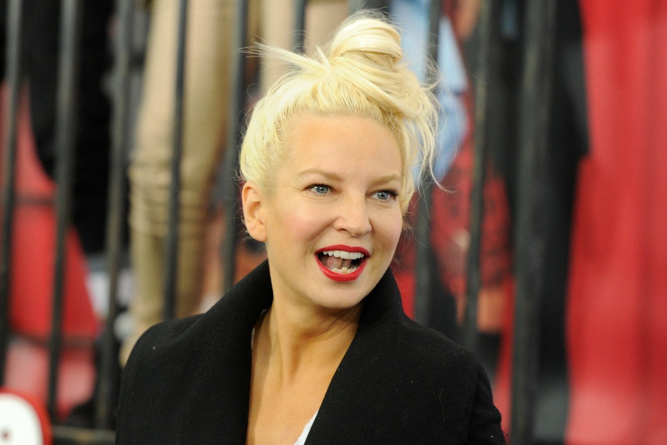 Sia wyszła za mąż.