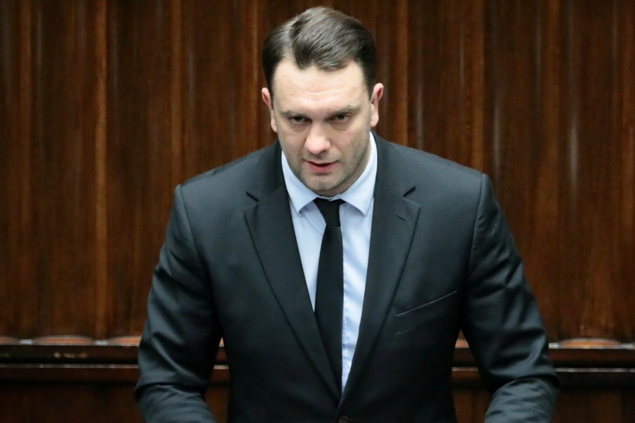 Wirtualna Polska przyjrzała się długom Łukasza Mejzy.