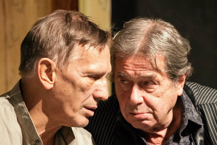 Jan Englert i Janusz Gajos mają być w konflikcie podczas prób sztuki "Garderobiany".