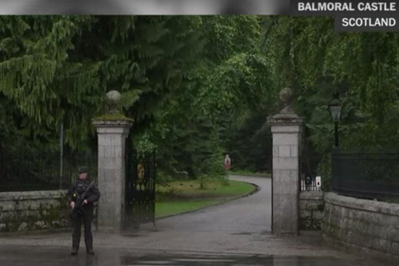 Stan zdrowia Królowej Elżbiety II jest poważny. Przyjechali do niej krewni