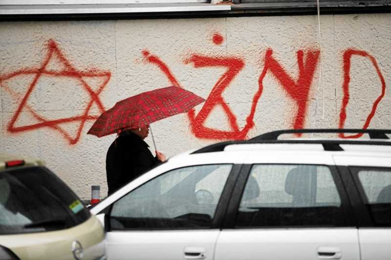 Antysemityzm w Polsce to nie tylko napisy na murach. W naszym kraju legalnie działa partia, która nawołuje do walki z "Żyduchami".