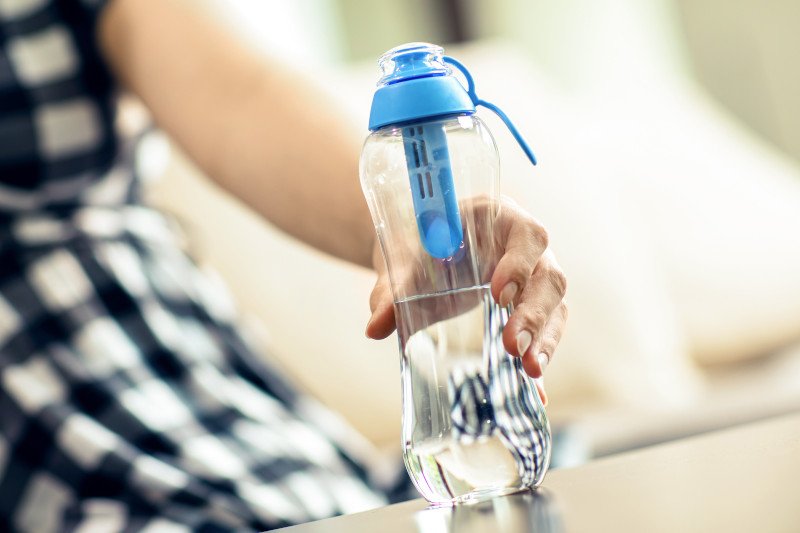 Butelki filtrujące — moda czy ekologia?