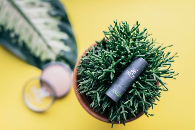 Czy czerwona naturalna szminka może być równie dobra, co "klasyczna"? Sprawdziłyśmy