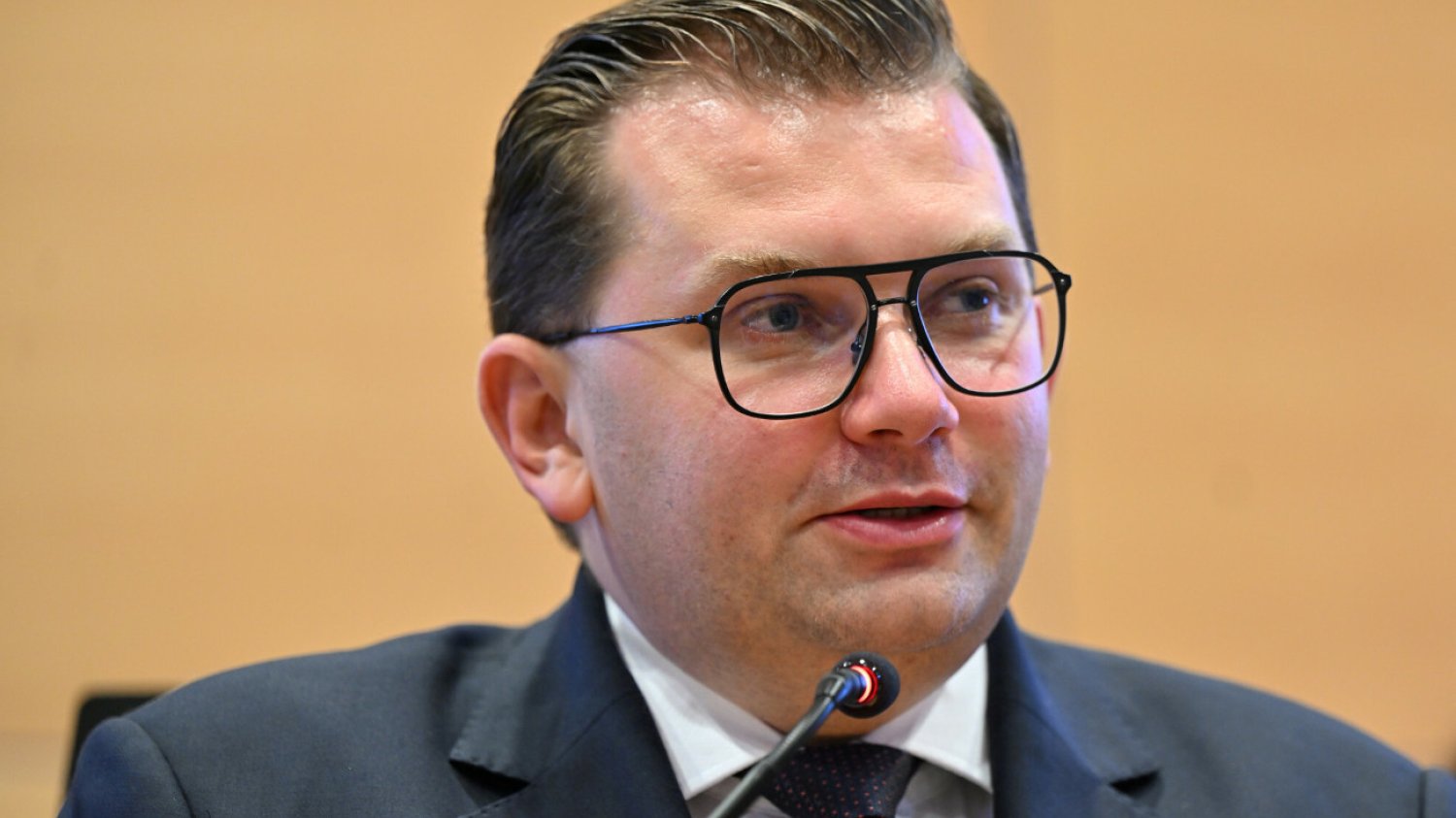 Kim jest Łukasz Kmita? Prezes PiS forsuje jego kandydaturę na marszałka województwa małopolskiego.