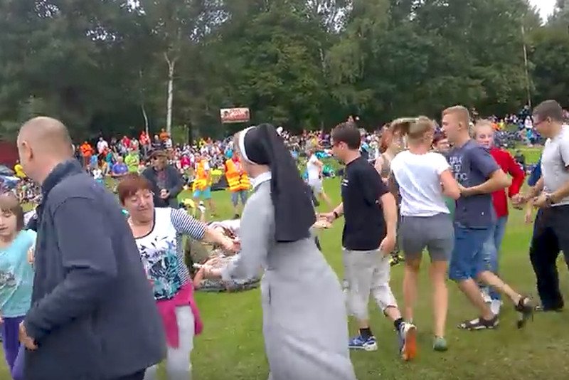 Belgijka od lat tradycyjnie tańczy się podczas pielgrzymek.