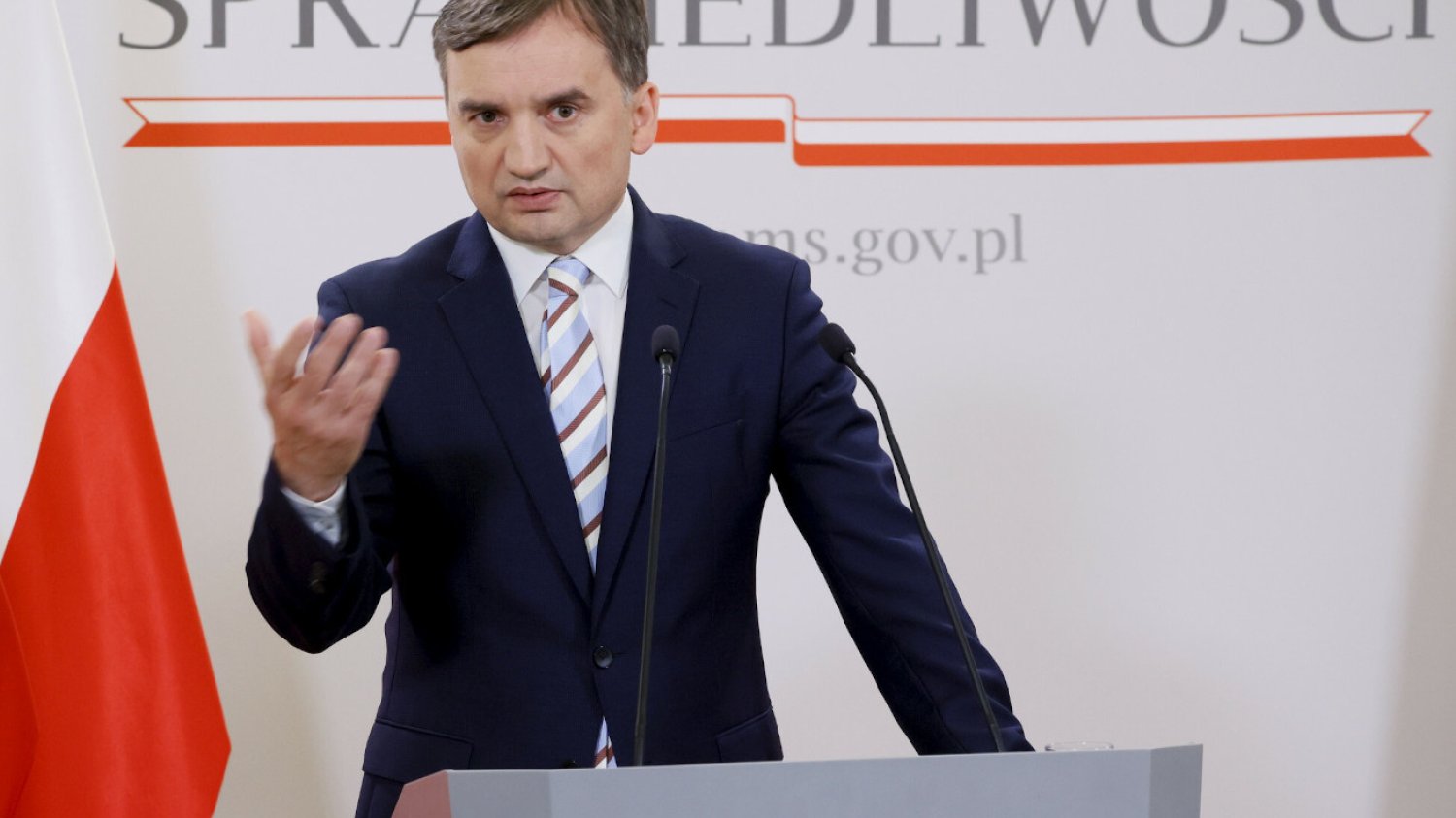 Europejski Trybunał Praw Człowieka zajmie się sprawami pięciorga sędziów, którzy zostali na miesiąc zawieszeni w czynnościach przez prezesów ich sądów lub ministra sprawiedliwości – podał Onet.pl