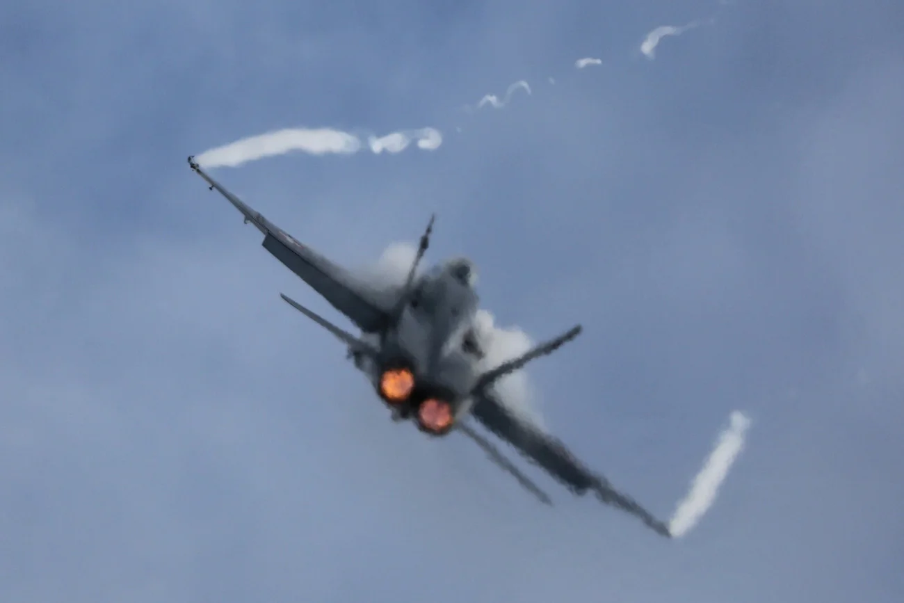 Przerażające sceny w Hiszpanii. Myśliwiec F-18 runął na ziemię.