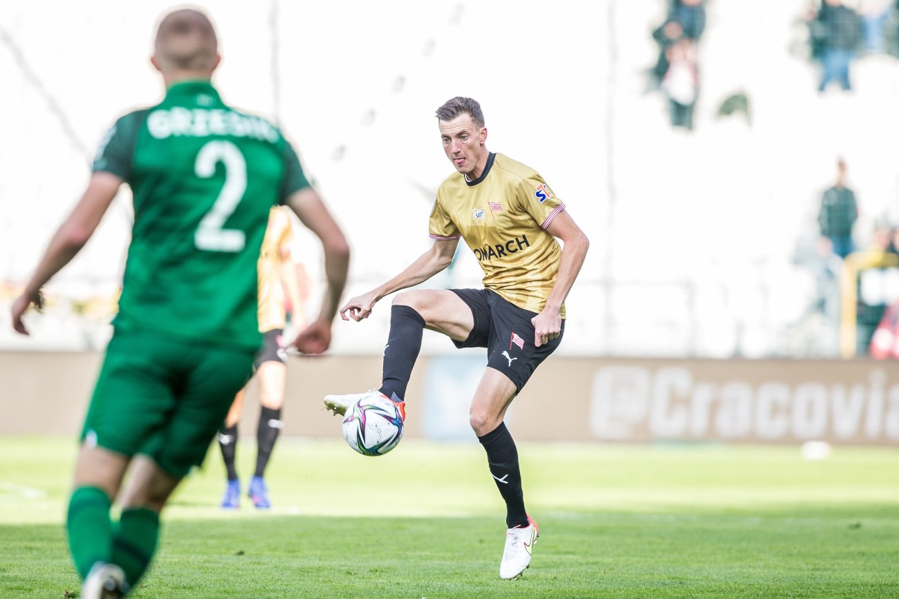 Cracovia pokonała 2:0 (0:0) Wartę Poznań, doskakując do pierwszej piątki w tabeli PKO Ekstraklasy.