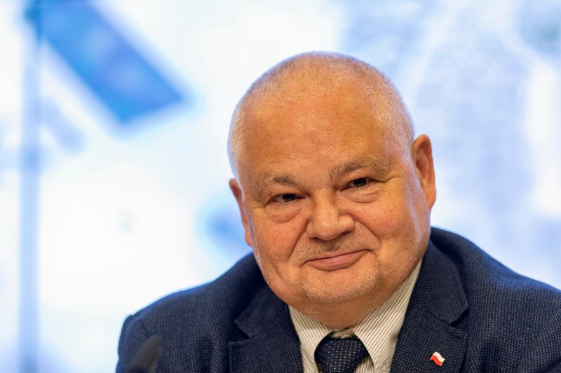 Glapiński odznaczył m.in. swoich bliskich współpracowników i byłego szefa KNF.