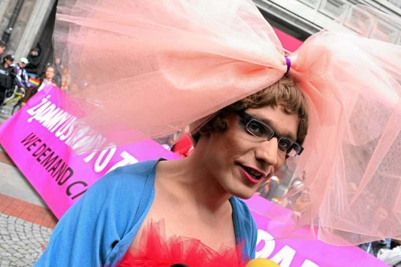 Robert Winnicki domaga się usunięcia Jej Perfekcyjności z UW w związku z oskarżeniami o "skłonności pedofilskie".