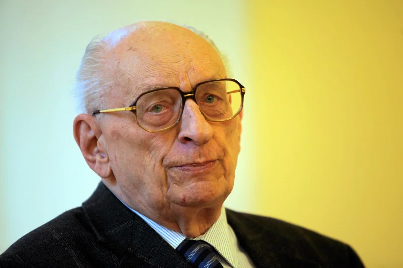 Władysław Bartoszewski - dla jednych bohater i wielki człowiek, dla innych - podrabiany profesor.